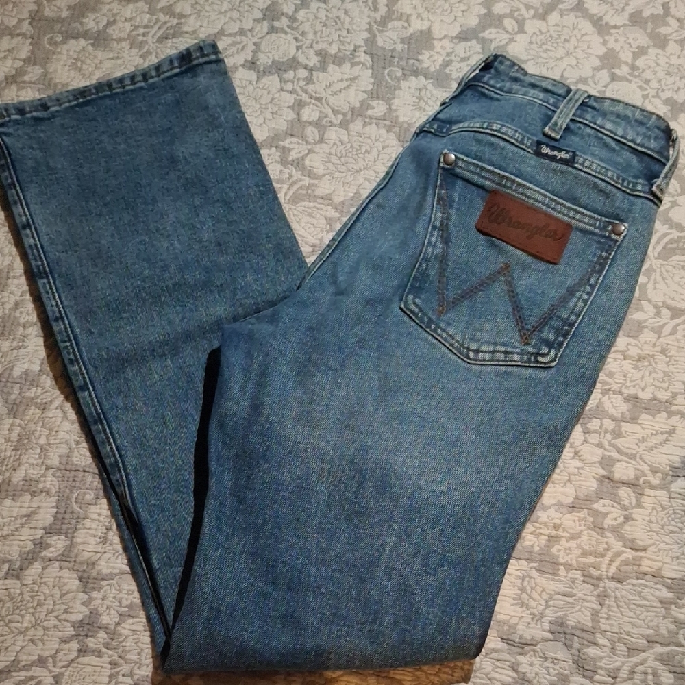 Wrangler RETRO Straight-Leg Blue Jeans with Leather Patch